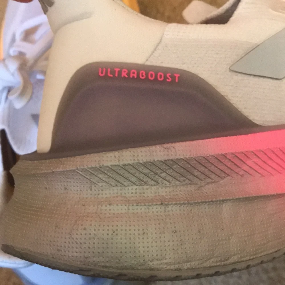 Adidas Women's UltraBoost 5 Running Shoes with Pink Gradient Midsole. EUC. Sz 6.